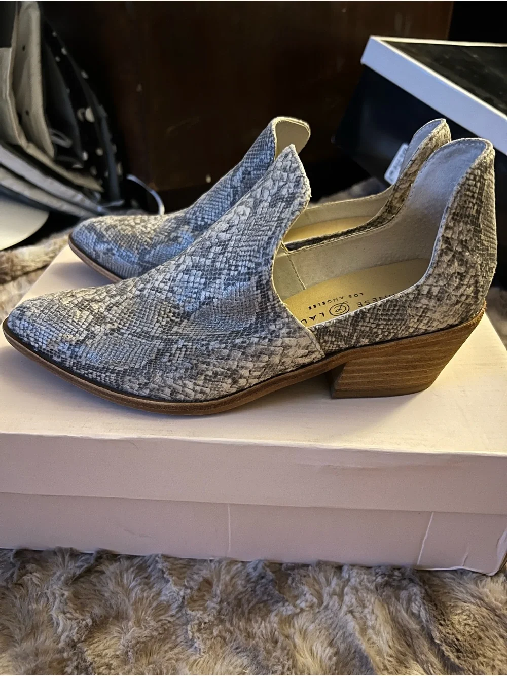 Chinese Laundry Gray/White Snake Print Pointed Toe Slip-On Block Heel Pumps US 7
